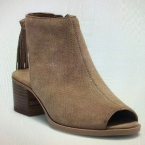 New Koolaburra by UGG Lene Tassel suede bootie Size 9